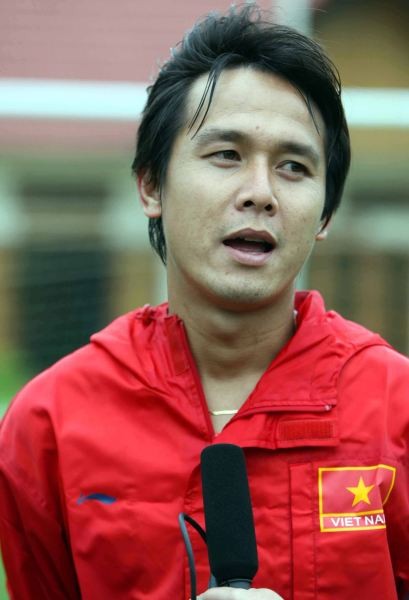 Thành công lớn đầu tiên mà tiền vệ này giành được trong màu áo ĐTQG đó là tấm HCĐ giải bóng đá Vô địch Đông Nam Á 2007. Ảnh: Quang Minh